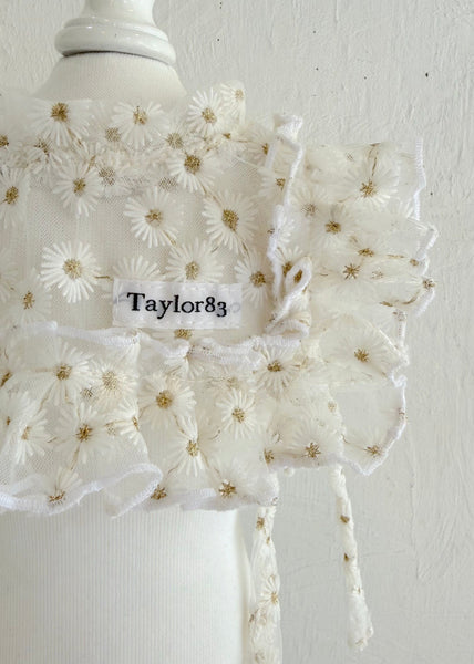 フリルスクエアベスト (フラワー刺繍チュール)